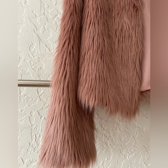 🔥 Forever 21 pink Faux Fur cropped jacket. Small - Picture 6 of 9